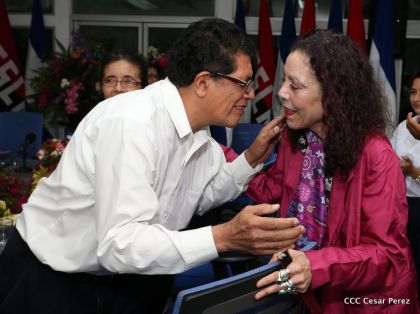 Entregan Medalla “Presidente de la República” a maestros eméritos y a los mejores maestros y estudiantes de Nicaragua
