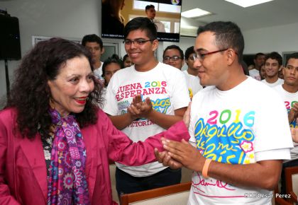 Entregan Medalla “Presidente de la República” a maestros eméritos y a los mejores maestros y estudiantes de Nicaragua