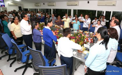 Entregan Medalla “Presidente de la República” a maestros eméritos y a los mejores maestros y estudiantes de Nicaragua