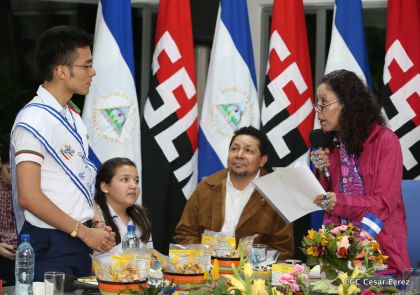 Entregan Medalla “Presidente de la República” a maestros eméritos y a los mejores maestros y estudiantes de Nicaragua