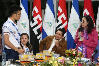 Entregan Medalla “Presidente de la República” a maestros eméritos y a los mejores maestros y estudiantes de Nicaragua