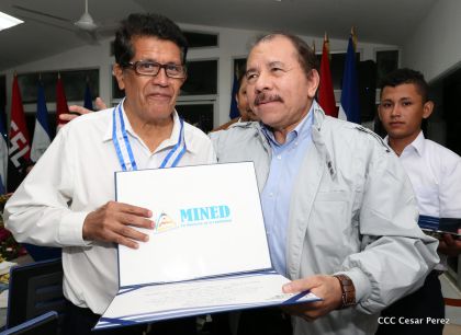 Entregan Medalla “Presidente de la República” a maestros eméritos y a los mejores maestros y estudiantes de Nicaragua