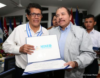 Entregan Medalla “Presidente de la República” a maestros eméritos y a los mejores maestros y estudiantes de Nicaragua