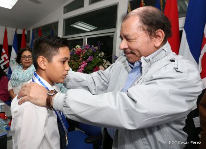 Entregan Medalla “Presidente de la República” a maestros eméritos y a los mejores maestros y estudiantes de Nicaragua