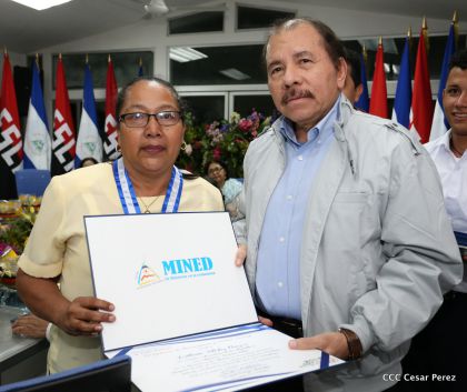 Entregan Medalla “Presidente de la República” a maestros eméritos y a los mejores maestros y estudiantes de Nicaragua