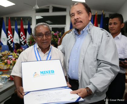 Entregan Medalla “Presidente de la República” a maestros eméritos y a los mejores maestros y estudiantes de Nicaragua