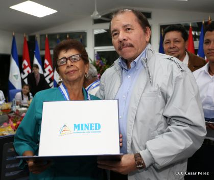 Entregan Medalla “Presidente de la República” a maestros eméritos y a los mejores maestros y estudiantes de Nicaragua