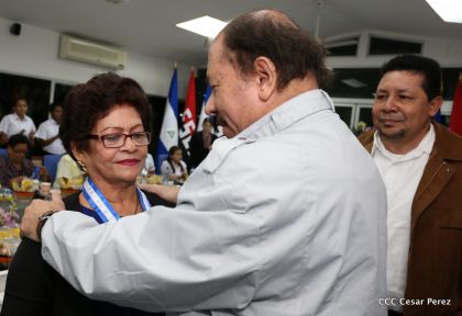 Entregan Medalla “Presidente de la República” a maestros eméritos y a los mejores maestros y estudiantes de Nicaragua