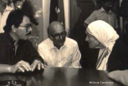 El encuentro entre Santa Teresa de Calcuta y el Comandante Daniel Ortega