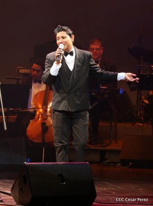 Homenaje a Juan Gabriel en el Teatro Nacional Rubén Darío