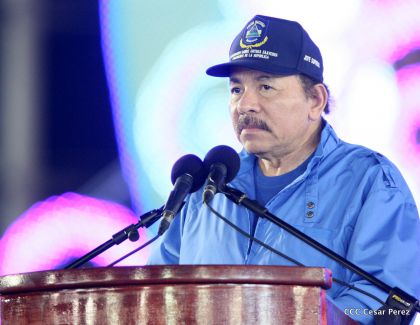 Daniel y Rosario presiden Acto del 37 Aniversario de la Policía Nacional