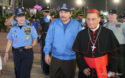 Daniel y Rosario presiden Acto del 37 Aniversario de la Policía Nacional