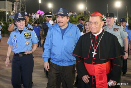 Daniel y Rosario presiden Acto del 37 Aniversario de la Policía Nacional