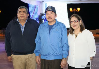 Daniel y Rosario presiden Acto del 37 Aniversario de la Policía Nacional