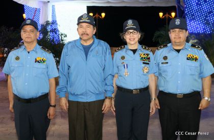 Daniel y Rosario presiden Acto del 37 Aniversario de la Policía Nacional