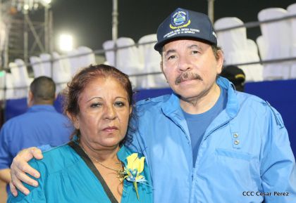 Daniel y Rosario presiden Acto del 37 Aniversario de la Policía Nacional