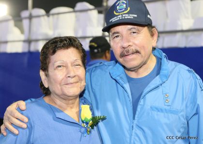 Daniel y Rosario presiden Acto del 37 Aniversario de la Policía Nacional