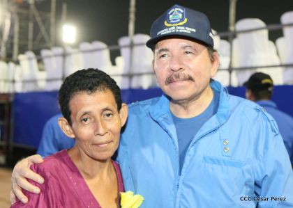 Daniel y Rosario presiden Acto del 37 Aniversario de la Policía Nacional