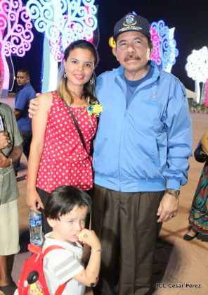 Daniel y Rosario presiden Acto del 37 Aniversario de la Policía Nacional