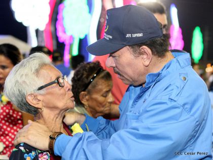 Daniel y Rosario presiden Acto del 37 Aniversario de la Policía Nacional