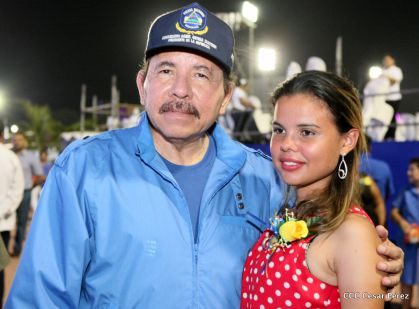 Daniel y Rosario presiden Acto del 37 Aniversario de la Policía Nacional