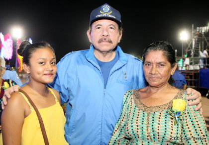 Daniel y Rosario presiden Acto del 37 Aniversario de la Policía Nacional