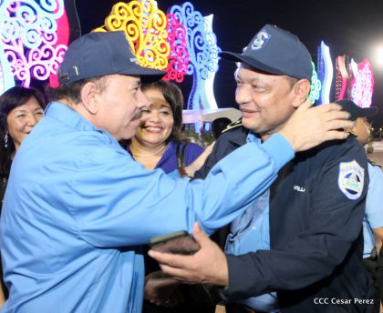 Daniel y Rosario presiden Acto del 37 Aniversario de la Policía Nacional