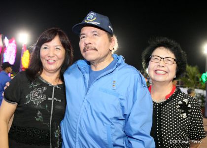 Daniel y Rosario presiden Acto del 37 Aniversario de la Policía Nacional