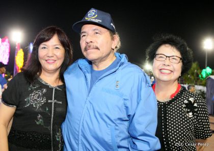 Daniel y Rosario presiden Acto del 37 Aniversario de la Policía Nacional