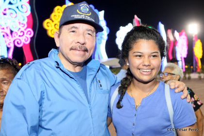 Daniel y Rosario presiden Acto del 37 Aniversario de la Policía Nacional