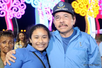 Daniel y Rosario presiden Acto del 37 Aniversario de la Policía Nacional