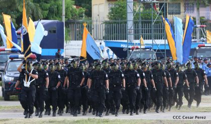 Daniel y Rosario presiden Acto del 37 Aniversario de la Policía Nacional