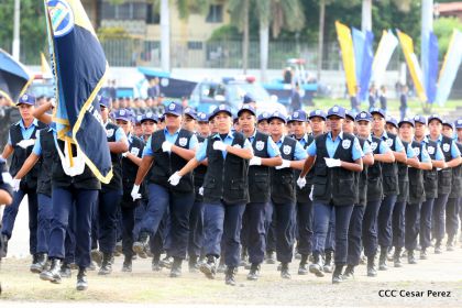 Daniel y Rosario presiden Acto del 37 Aniversario de la Policía Nacional