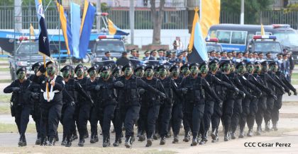 Daniel y Rosario presiden Acto del 37 Aniversario de la Policía Nacional