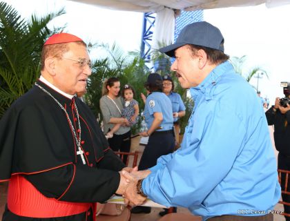 Daniel y Rosario presiden Acto del 37 Aniversario de la Policía Nacional