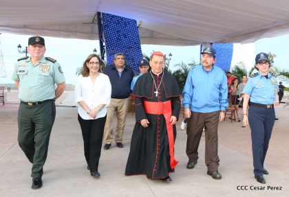 Daniel y Rosario presiden Acto del 37 Aniversario de la Policía Nacional