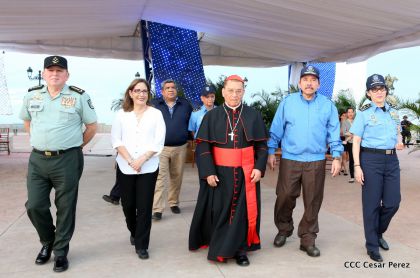 Daniel y Rosario presiden Acto del 37 Aniversario de la Policía Nacional
