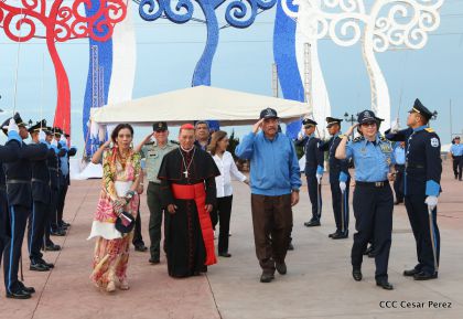 Daniel y Rosario presiden Acto del 37 Aniversario de la Policía Nacional