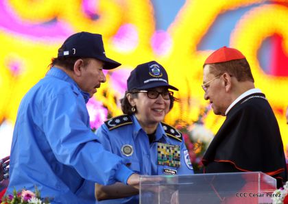 Daniel y Rosario presiden Acto del 37 Aniversario de la Policía Nacional