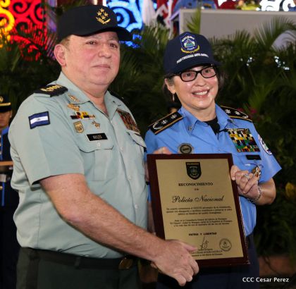 Daniel y Rosario presiden Acto del 37 Aniversario de la Policía Nacional