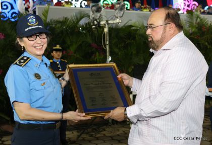 Daniel y Rosario presiden Acto del 37 Aniversario de la Policía Nacional