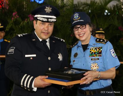 Daniel y Rosario presiden Acto del 37 Aniversario de la Policía Nacional