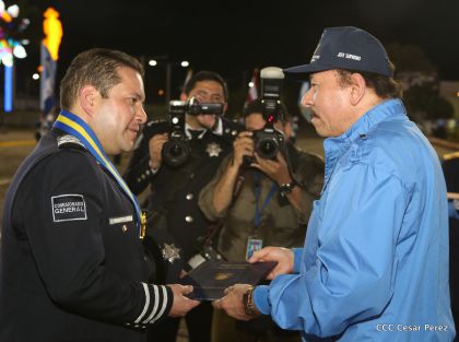 Daniel y Rosario presiden Acto del 37 Aniversario de la Policía Nacional