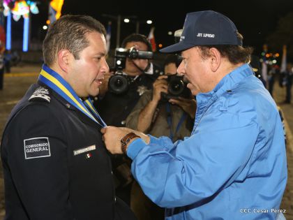 Daniel y Rosario presiden Acto del 37 Aniversario de la Policía Nacional