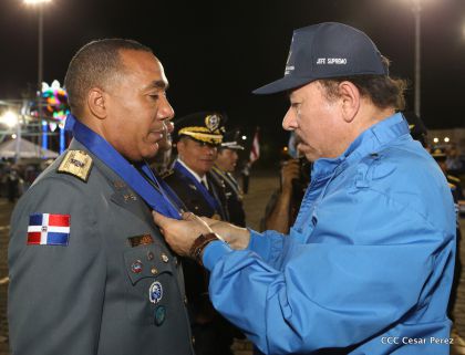 Daniel y Rosario presiden Acto del 37 Aniversario de la Policía Nacional