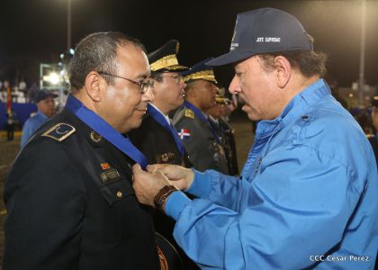 Daniel y Rosario presiden Acto del 37 Aniversario de la Policía Nacional