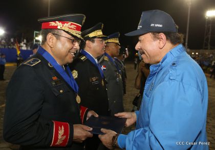 Daniel y Rosario presiden Acto del 37 Aniversario de la Policía Nacional