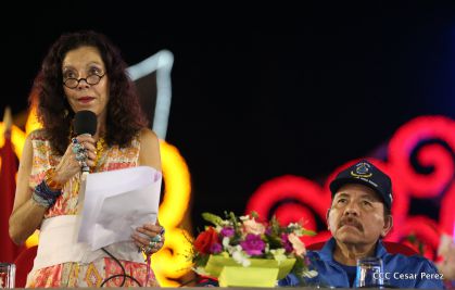 Daniel y Rosario presiden Acto del 37 Aniversario de la Policía Nacional