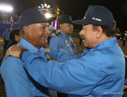 Daniel y Rosario presiden Acto del 37 Aniversario de la Policía Nacional