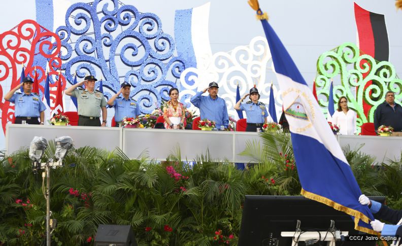 Daniel y Rosario presiden Acto del 37 Aniversario de la Policía Nacional